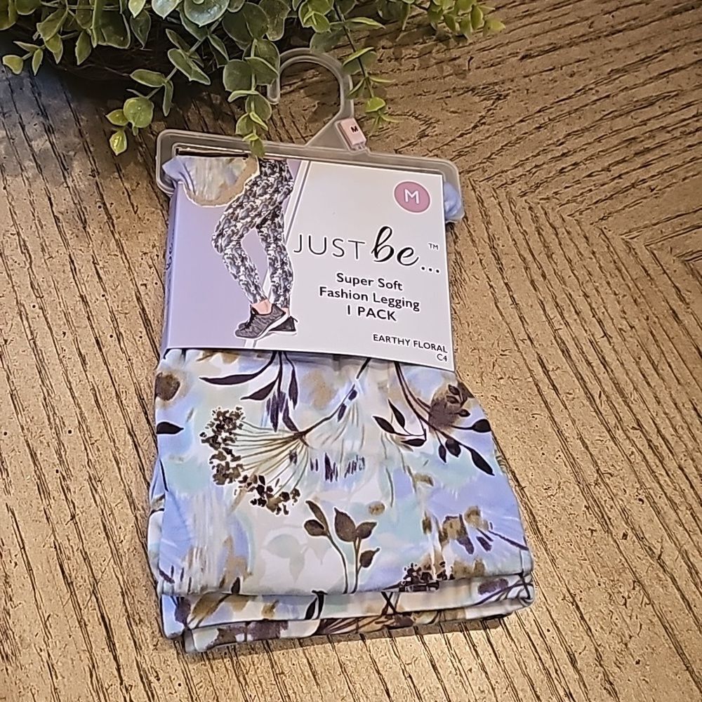 Super soft floral leggings size M NWT